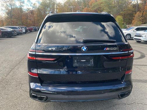 2023 BMW X7 M60i