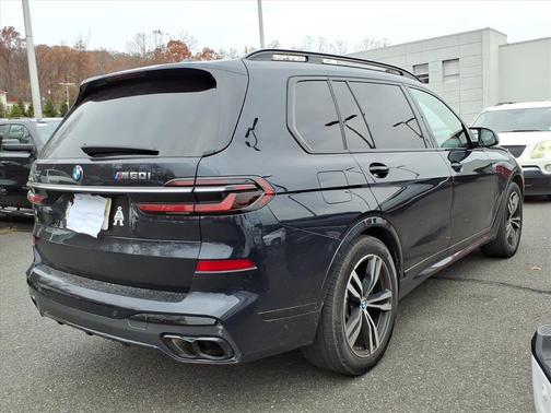 2023 BMW X7 M60i