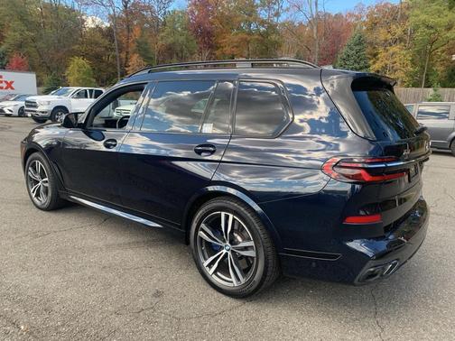2023 BMW X7 M60i