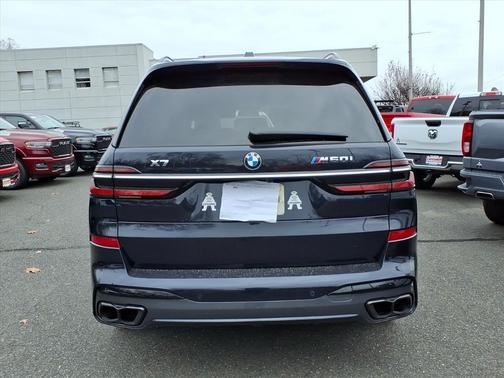 2023 BMW X7 M60i