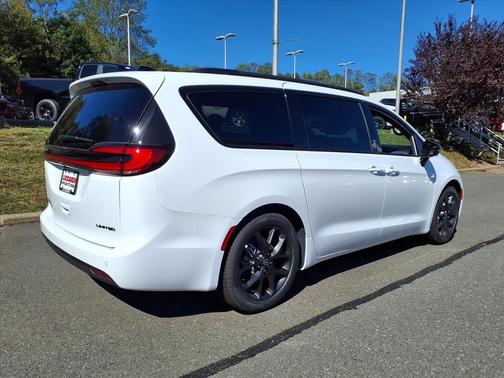 2026 Chrysler Pacifica Limited