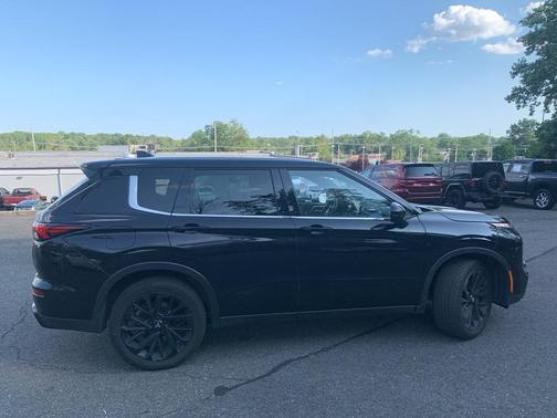 2023 Mitsubishi Outlander SE Black Edition