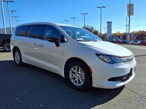 2026 Chrysler Voyager LX
