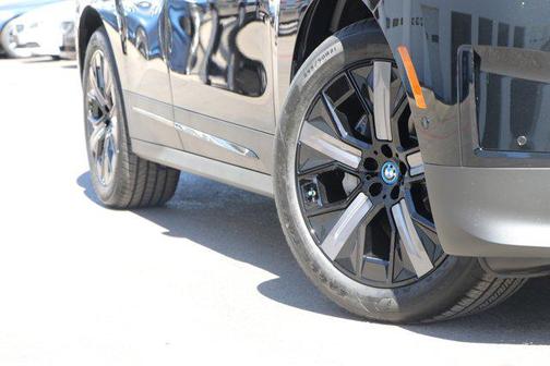 2025 BMW iX xDrive50