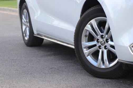 2022 Toyota Sienna Platinum 7 Passenger