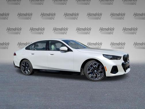 Mineral White Metallic 2027 BMW i5 eDrive40