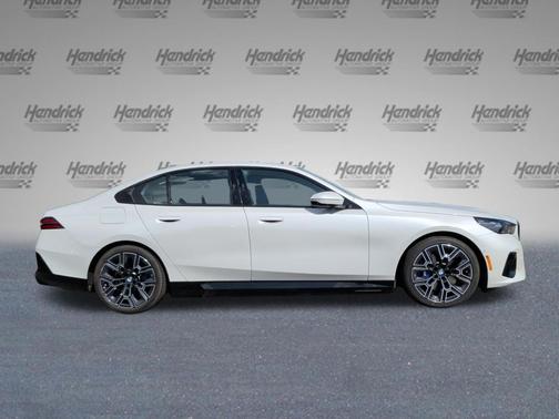 Mineral White Metallic 2027 BMW i5 eDrive40