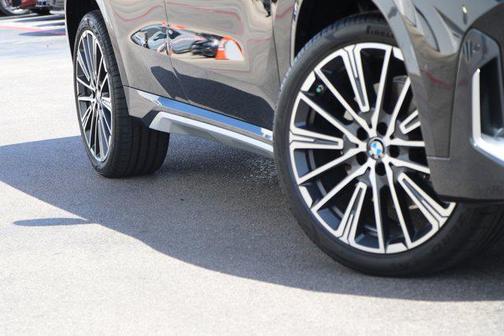 Black Sapphire Metallic 2025 BMW X1 xDrive28i