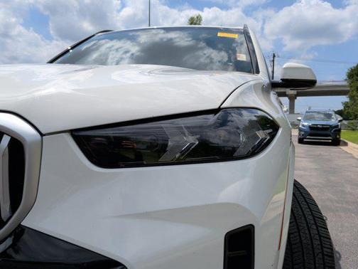Alpine White 2024 BMW X5 PHEV xDrive50e