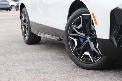 2025 BMW iX xDrive50