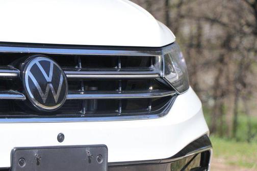 2024 Volkswagen Tiguan 2.0T SEL R-Line 4MOTION