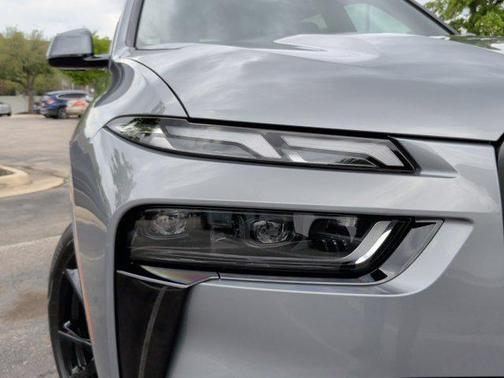 Skyscraper Grey Metallic 2026 BMW X7 xDrive40i
