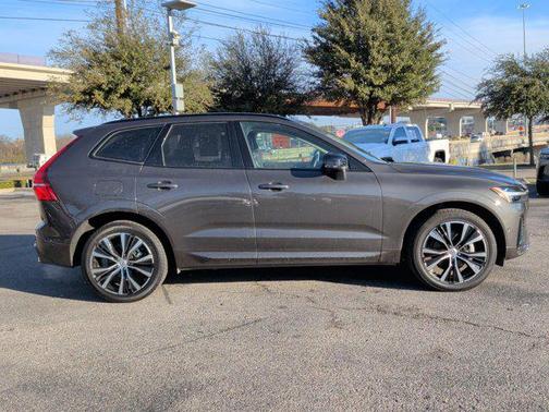 2025 Volvo XC60 B5 Plus