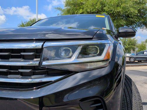 Deep Black Pearl 2023 Volkswagen Atlas 3.6L SE w/Technology