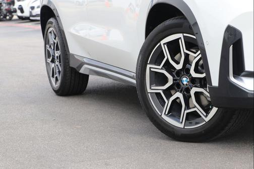 Alpine White 2026 BMW X1 xDrive28i