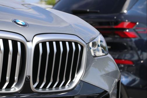 Skyscraper Grey Metallic 2026 BMW X5 sDrive40i