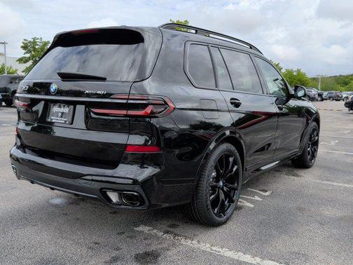 Black Sapphire Metallic 2026 BMW X7 xDrive40i