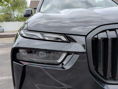 Black Sapphire Metallic 2026 BMW X7 xDrive40i