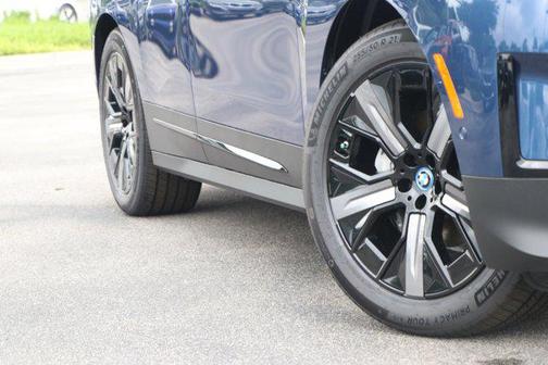 2025 BMW iX xDrive50