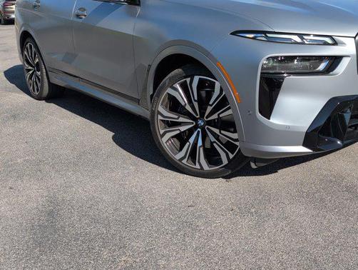 2025 BMW X7 M60i