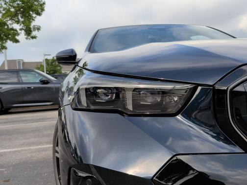 Carbon Black Metallic 2027 BMW 550e 550e xDrive