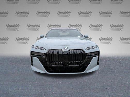 Brooklyn Grey Metallic 2026 BMW 740 740i