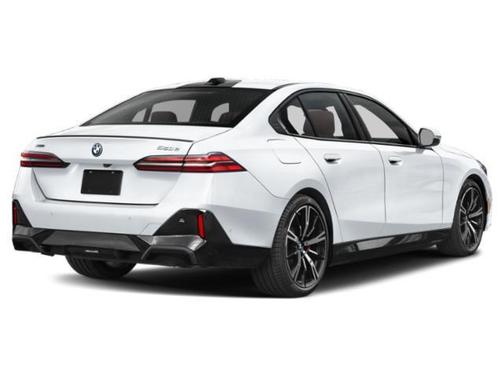 Alpine White 2027 BMW 550e 550e xDrive