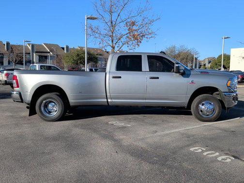 2024 RAM 3500 Tradesman Crew Cab 4x4 8' Box