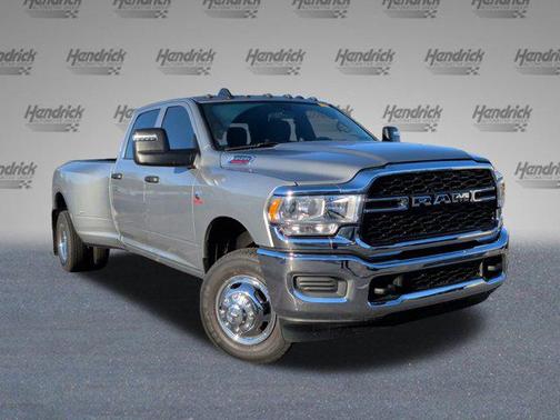 2024 RAM 3500 Tradesman Crew Cab 4x4 8' Box