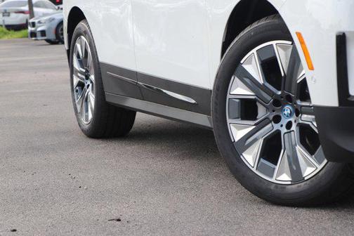 2025 BMW iX xDrive50
