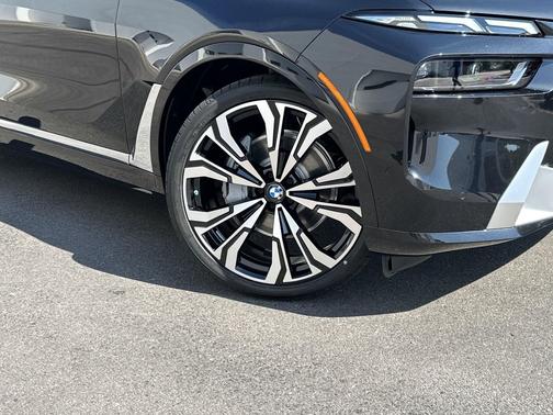 Black Sapphire Metallic 2026 BMW X7 xDrive40i