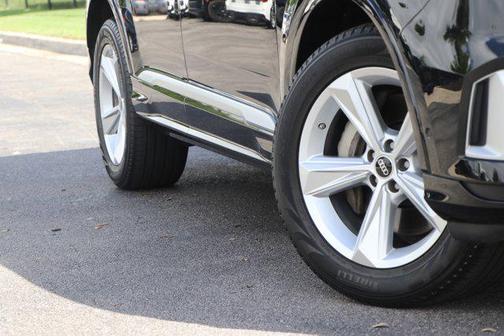 2022 Audi Q7 45 Premium