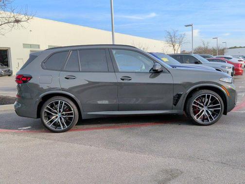 2025 BMW X5 M60i