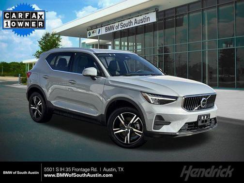2025 Volvo XC40 B5 Core Bright Theme