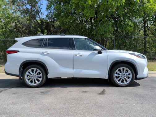 Wind Chill Pearl 2023 Toyota Highlander Limited