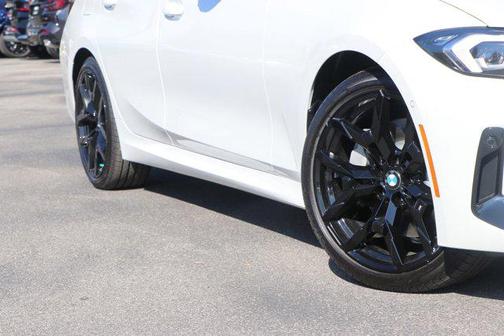 2025 BMW 330 i xDrive