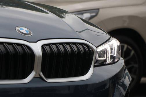 2025 BMW 330 i xDrive