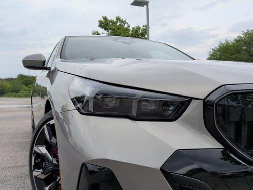Oxide Grey Metallic 2026 BMW i5 eDrive40
