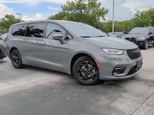 Ceramic Gray Clearcoat 2022 Chrysler Pacifica Hybrid Limited