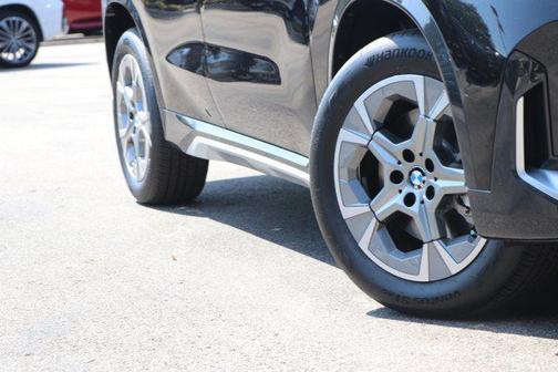 Black Sapphire Metallic 2025 BMW X1 xDrive28i