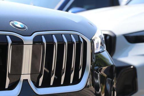 Black Sapphire Metallic 2025 BMW X1 xDrive28i