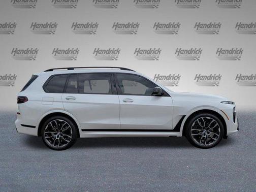 Mineral White Metallic 2026 BMW X7 M60i