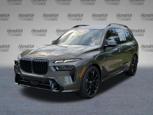 Manhattan Green Metallic 2027 BMW X7 xDrive40i