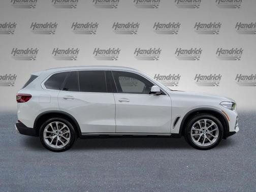 Mineral White Metallic 2022 BMW X5 xDrive40i