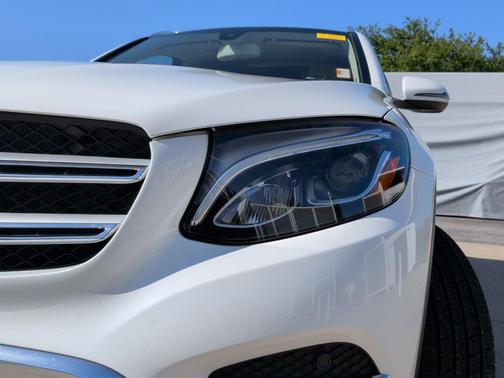 Polar White 2018 Mercedes-Benz GLC 300 4MATIC