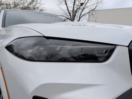 Mineral White Metallic 2026 BMW X5 PHEV xDrive50e