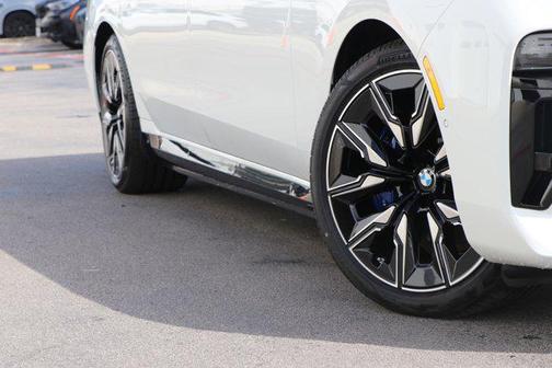 Alpine White 2025 BMW i7 M70