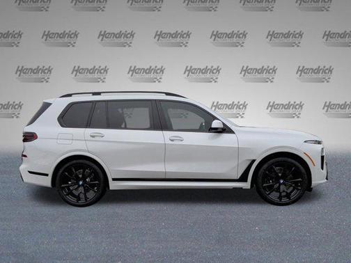 Mineral White Metallic 2027 BMW X7 xDrive40i