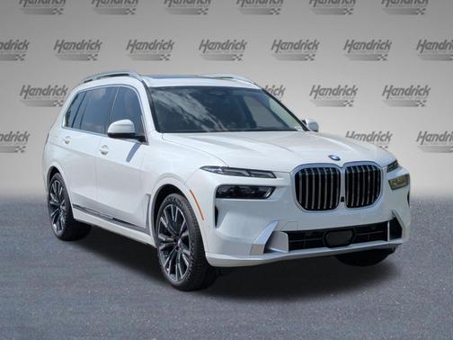 Alpine White 2027 BMW X7 xDrive40i