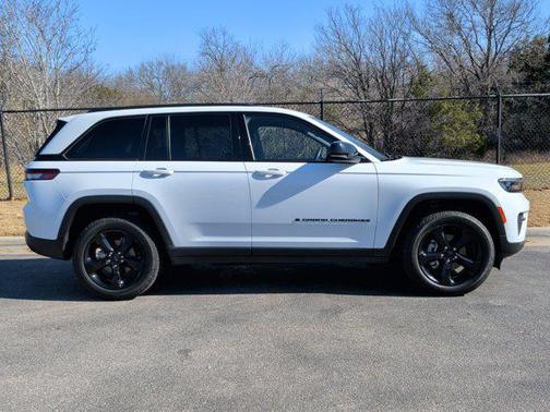 2022 Jeep Grand Cherokee Altitude